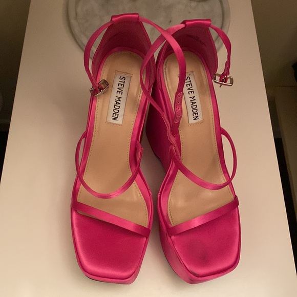 Steve Madden PINK platform heals - Picture 2 of 4